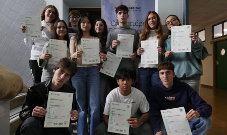 Entrega de diplomas de exámenes B1 y B2 de Cambridge en Agustinos Valencia