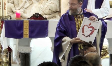 La Eucaristía de las familias culmina el primer trimestre en Cristo Rey