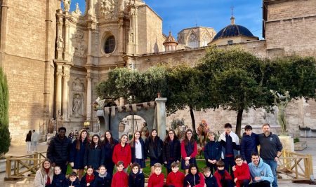 Los equipos de pastoral más jóvenes  visitan el Belén de la Catedral  mientras movilizan diversas actividades pastorales en Agustinos Valencia.
