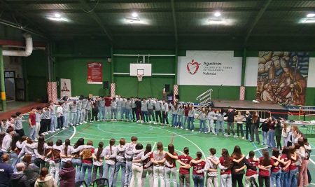 Agustinos Valencia viaja a los 50: El estreno de «Grease» marca un hito en la Velada Solidaria 2026