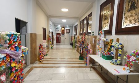 Exposición de las cruces de mayo en el Colegio Agustinos Valencia.