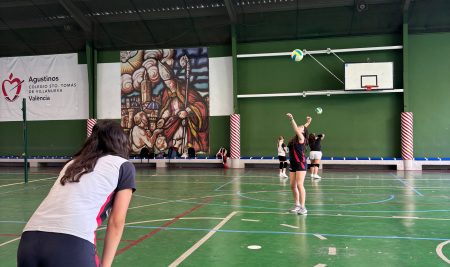 El voleibol se afianza en el centro con un juego cada vez más fluido