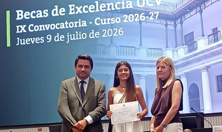 La Universidad Católica premia a la alumna Ines Cárcel