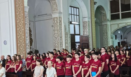 Hoy han comenzado el Camino de Santiago 63 miembros del colegio Santo Tomás de Villanueva
